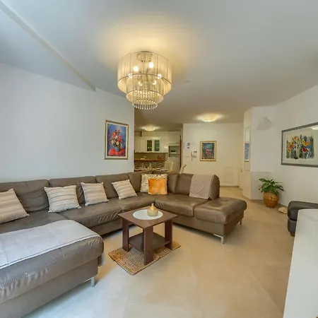 Iva - Znjan Apartament *