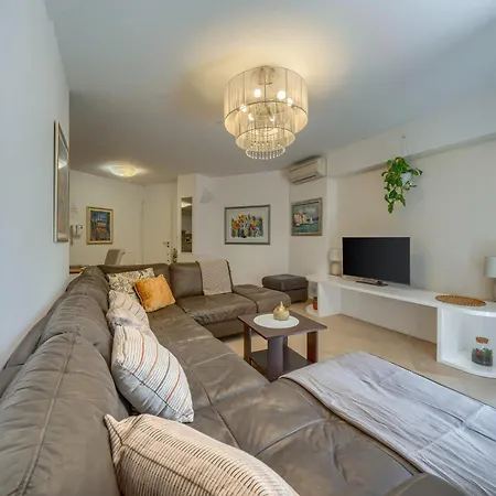 Iva - Znjan Apartament *