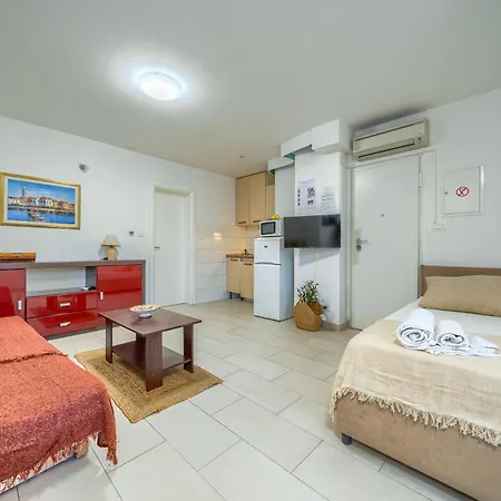 Iva - Znjan Apartmán