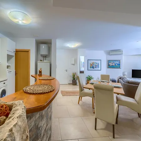 Iva - Znjan Apartment Split