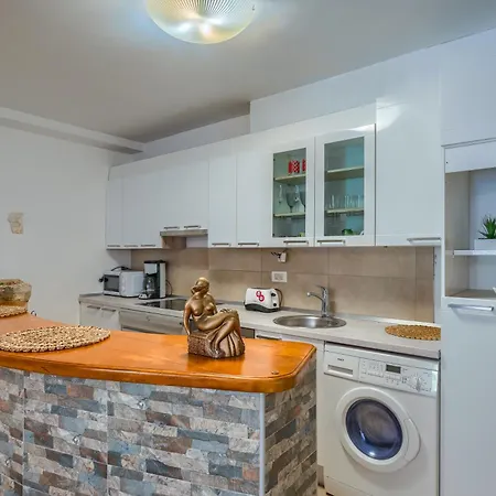 Apartment Iva - Znjan *