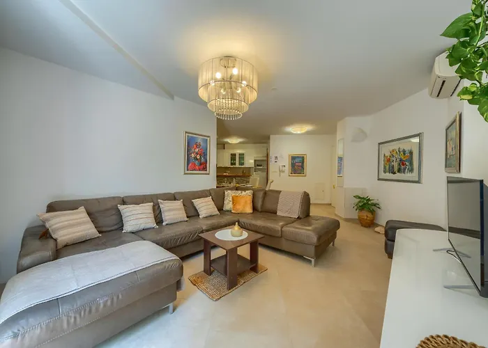 Iva - Znjan 아파트 *