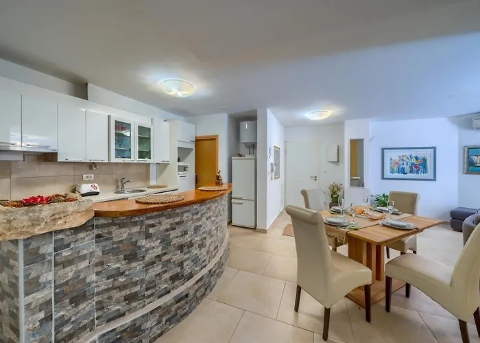 Iva - Znjan 아파트 *